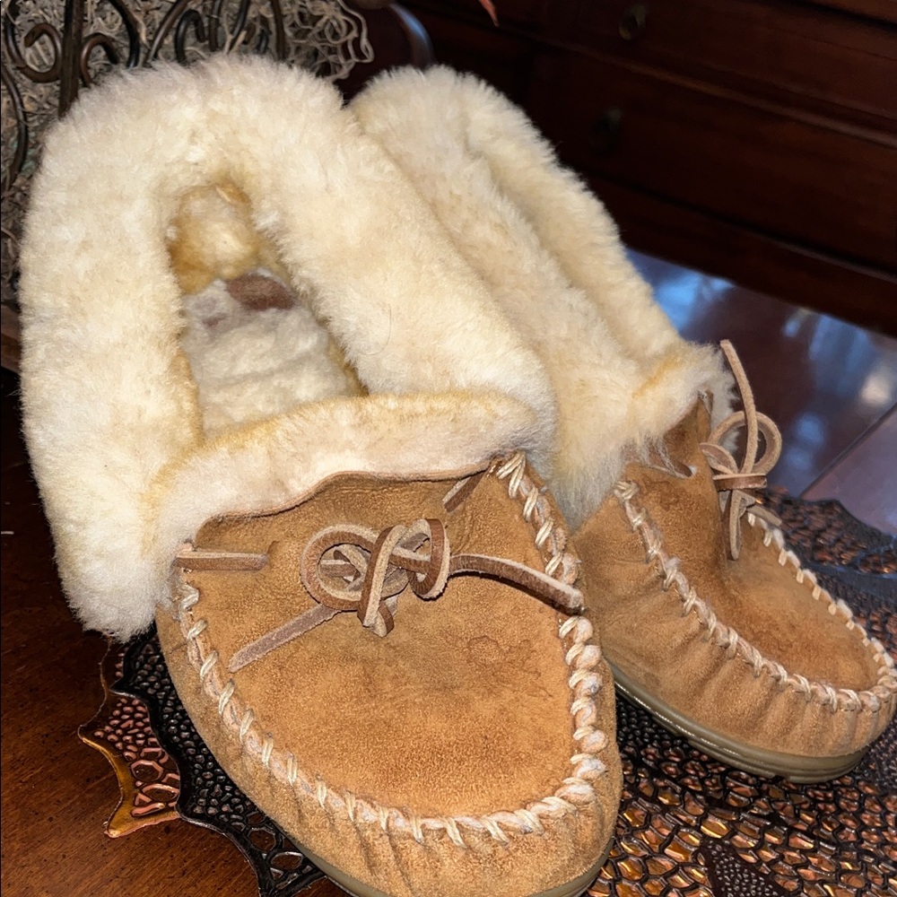 L.L.Bean Women’s Wicked Good Moccasins  Size 8 Medium